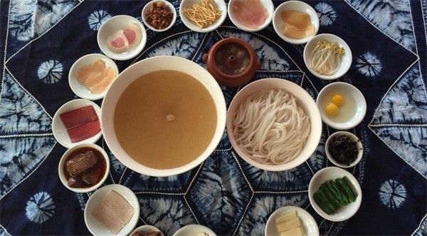 香飘飘过桥米线